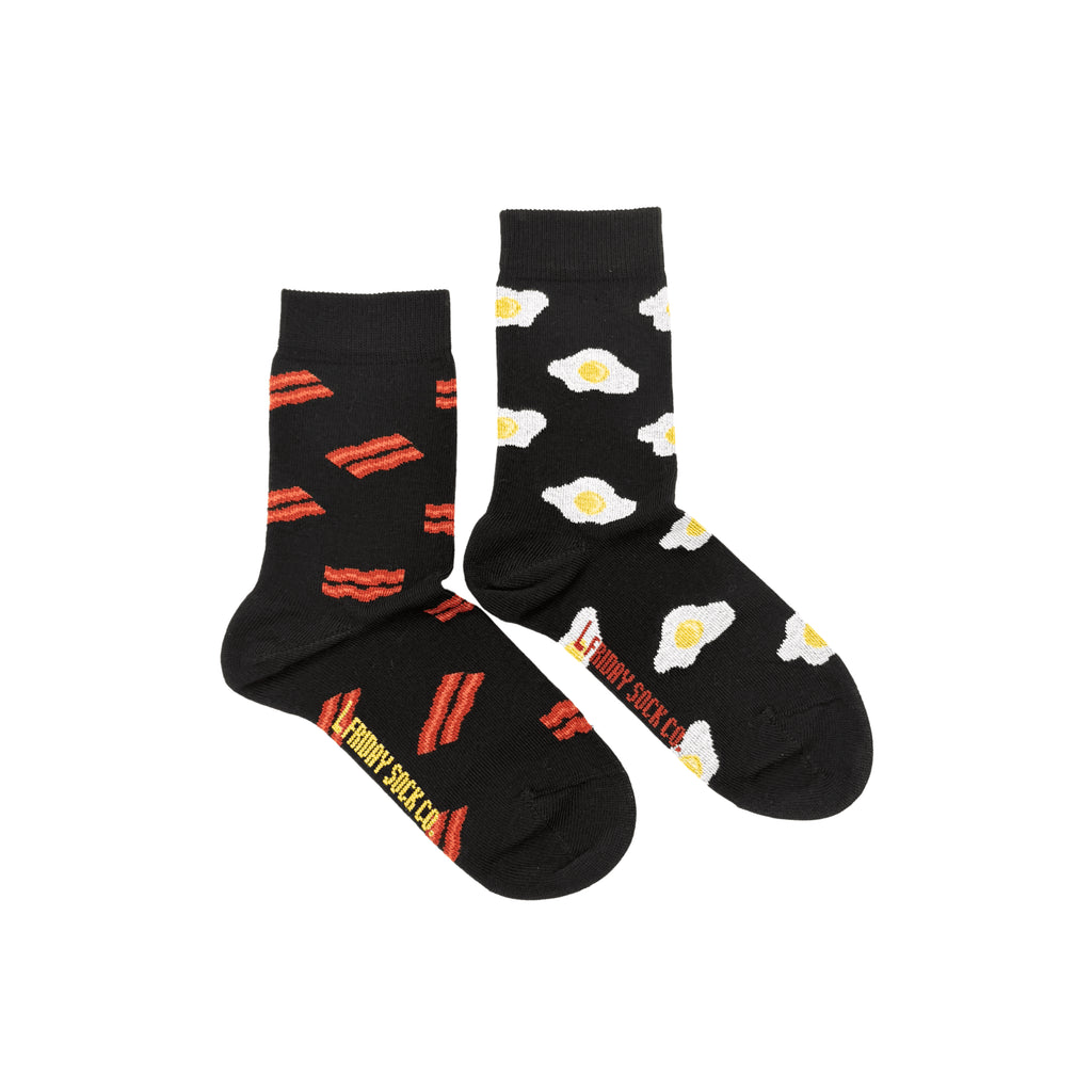 Kids’ mismatched bacon and eggs socks – a fun and playful breakfast-themed design!