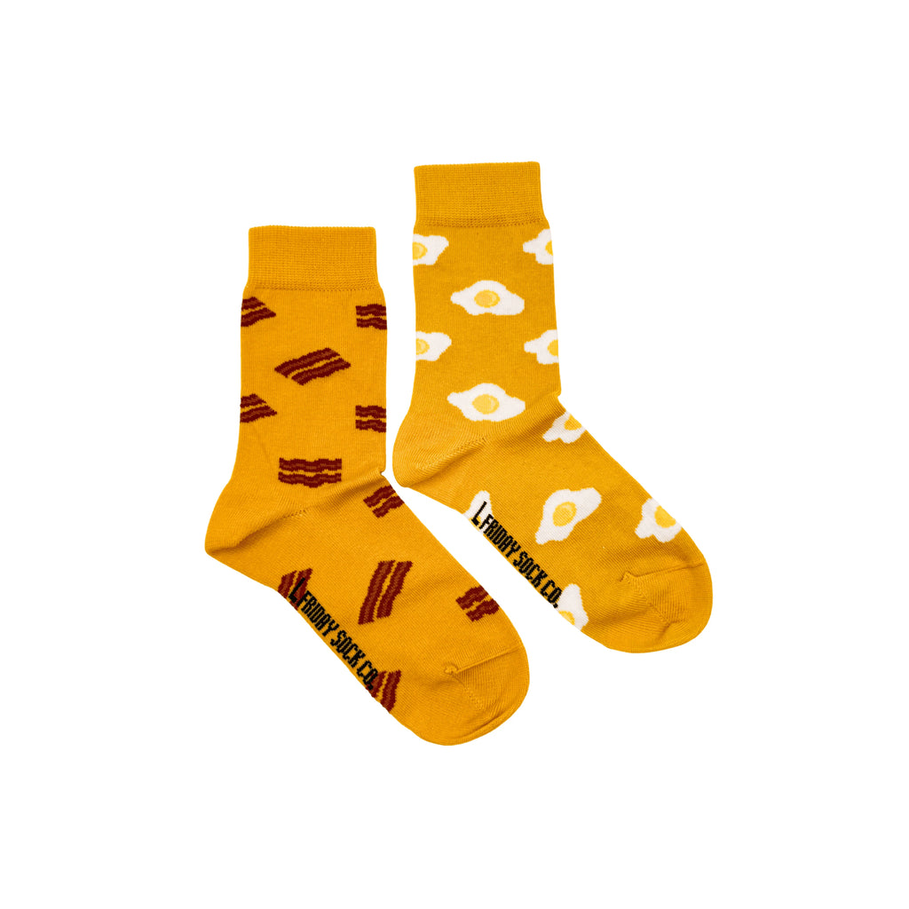 Kids’ mismatched bacon and eggs socks – a fun and playful breakfast-themed design!