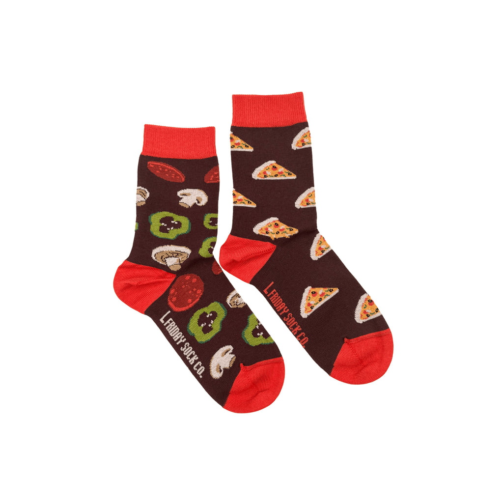 Playful kids’ socks featuring quirky mismatched pizza designs – a tasty fashion statement.